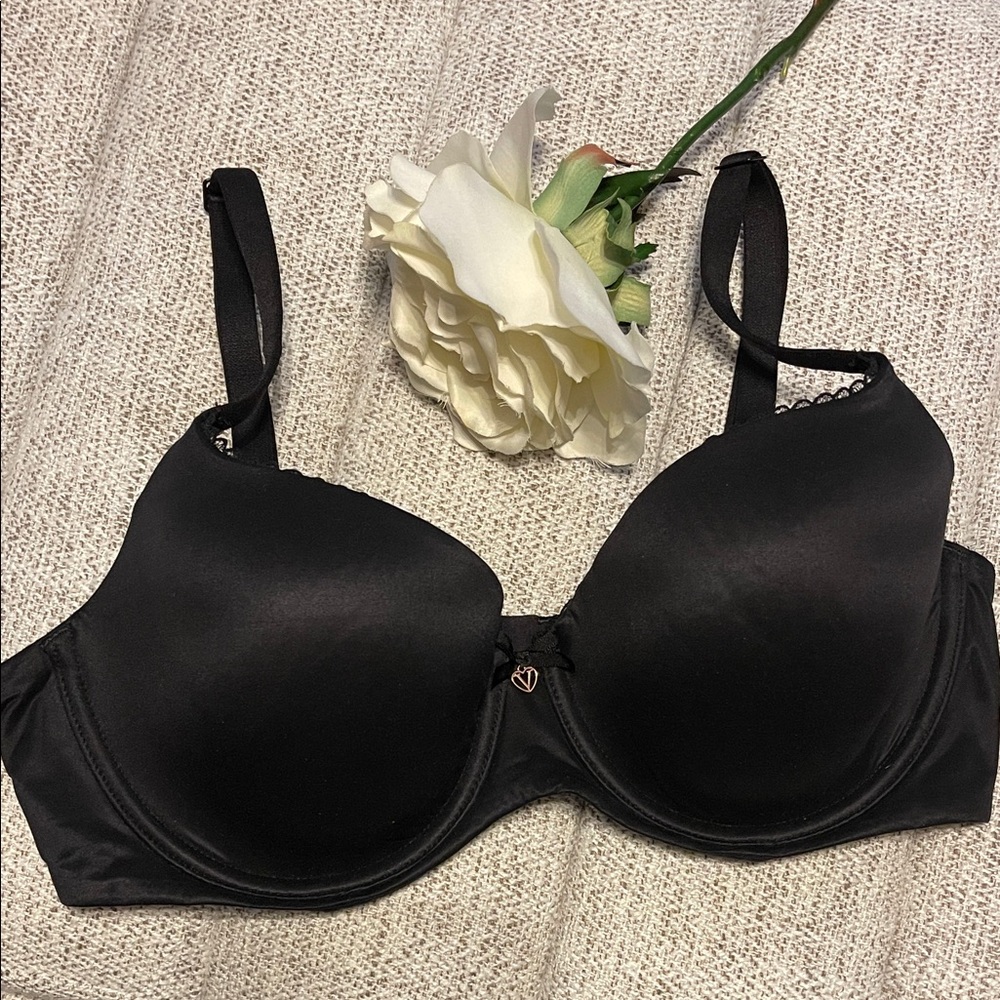 Victoria’s Secret Black Push-Up Bra w/ Rose Gold Heart Charm 34D